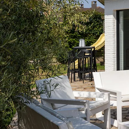 Charming With Indoor Swimming Pool Within Walking Distance From And Town Centre Holiday home *